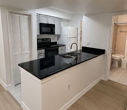 3rd image of 3016 Parkway Blvd APT 208