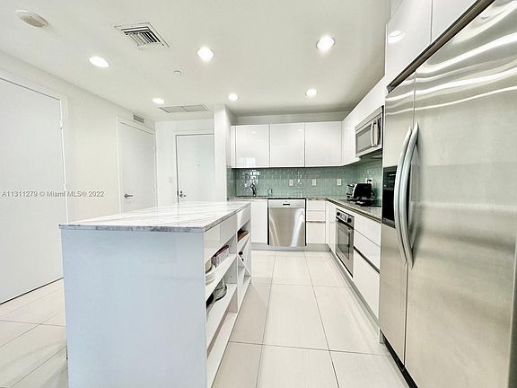 3rd image of 1060 Brickell Ave APT 801