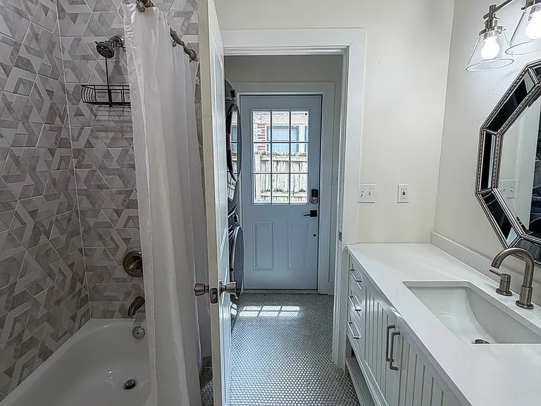 919 SW 6th Ave — Photo 30
