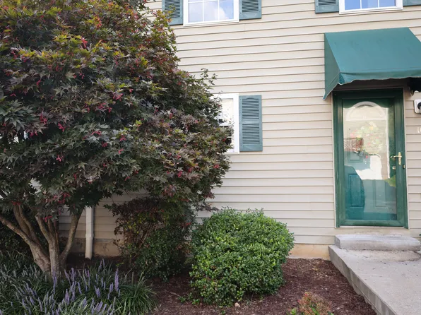 1607 Herrin Dr, Johnson City, TN 37604