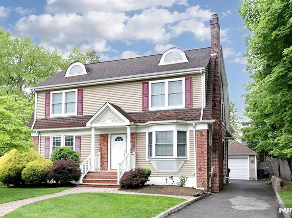 7 Short St, Harrington Park, NJ 07640