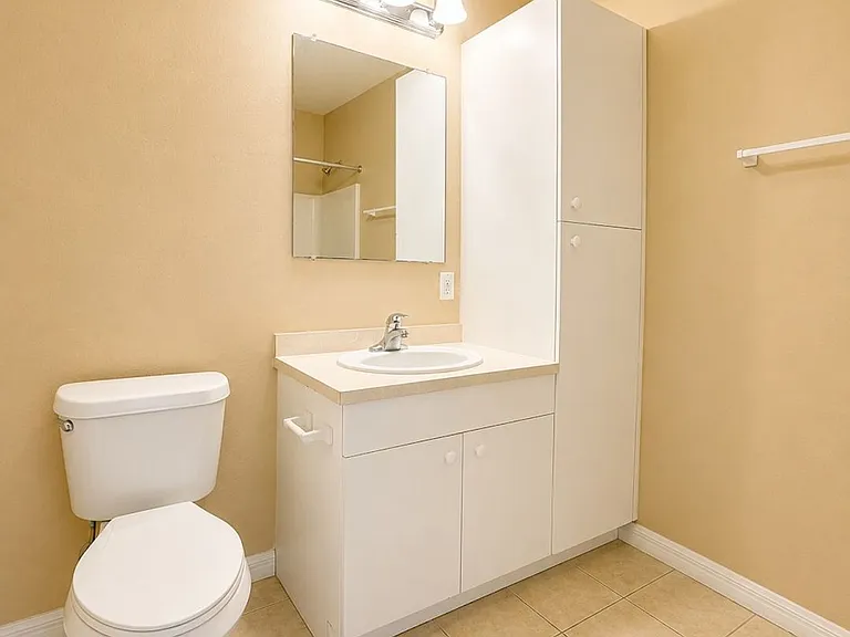 4903 York St — Photo 10
