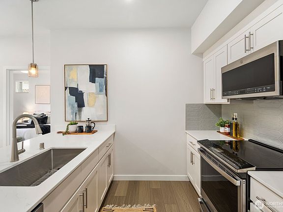 5th image of 1237 Meander Way SE #101