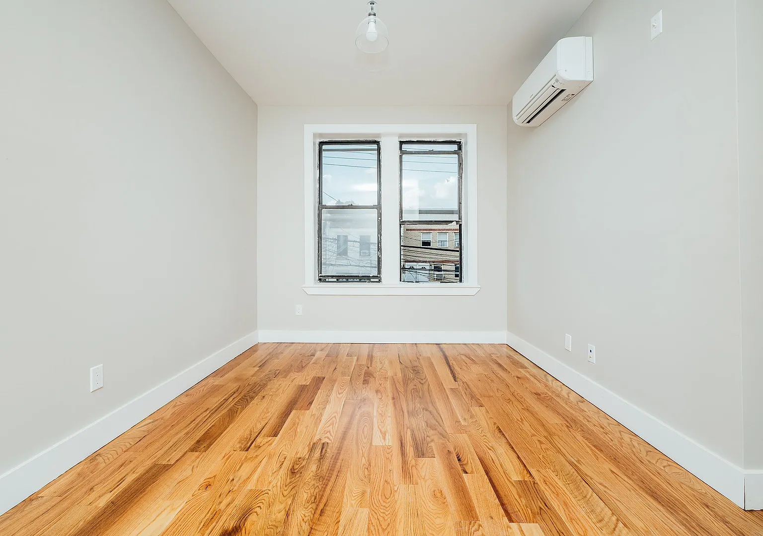 566 Maple Street — Photo 2