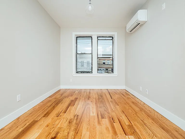 566 Maple St #2F — Photo 2