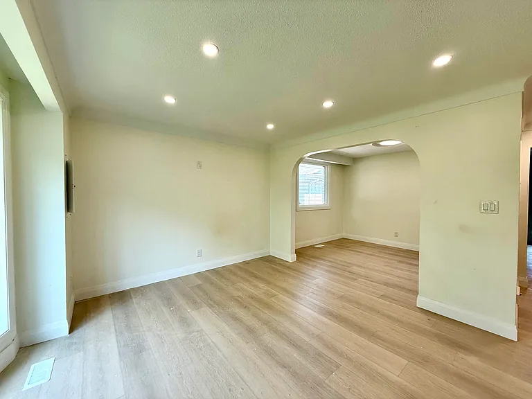 25 Meadowbrook Cres #1 — Photo 5