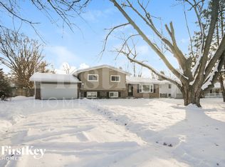 2S383 Riverside Ave, Warrenville, IL 60555