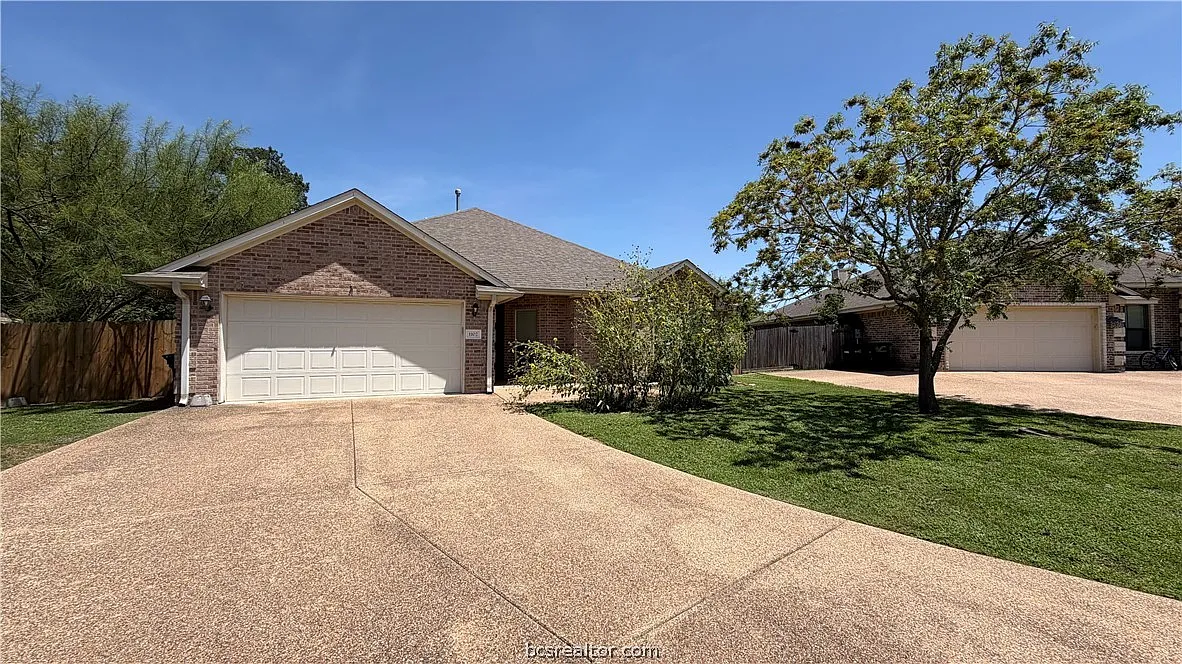 4 bed, 2.5 bath, 2255 sqft, $2,600 — Photo 2