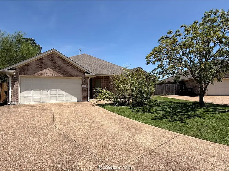 1102 Crested Point Ct — Photo 2