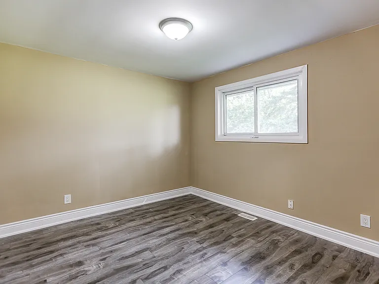 293 Mitchell Ave #MAIN FLOOR — Photo 12