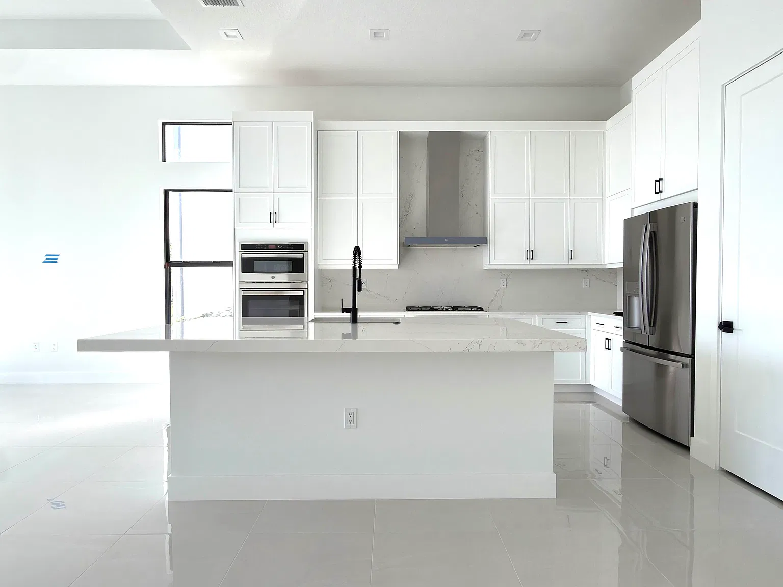 4 bed, 3.5 bath, 2500 sqft, $8,000 — Photo 3