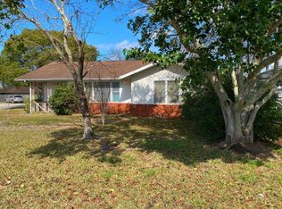 3152 Main Ave, Groves, TX 77619