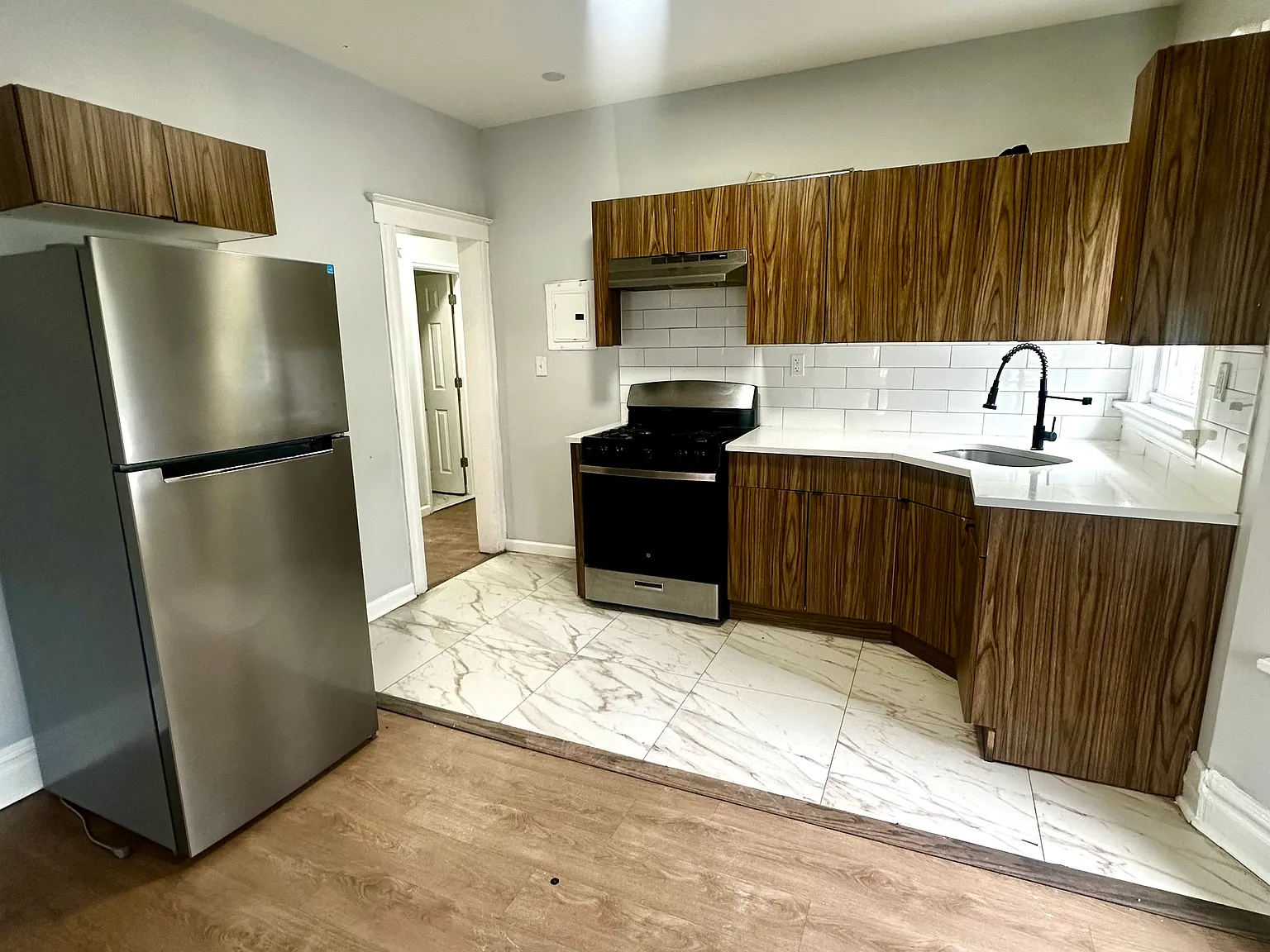 4 bed, 1500 sqft, $2,400 — Photo 2