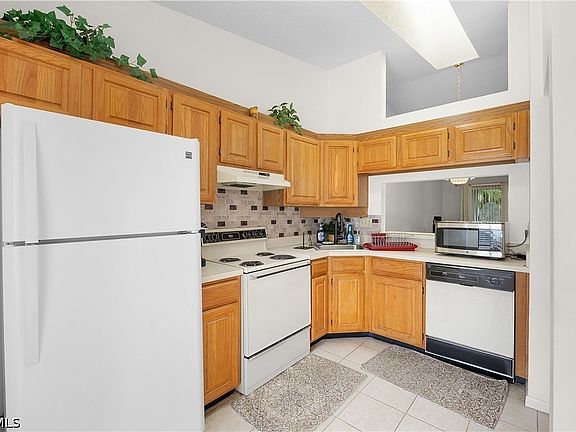 5th image of 9629 Windsor Club Cir