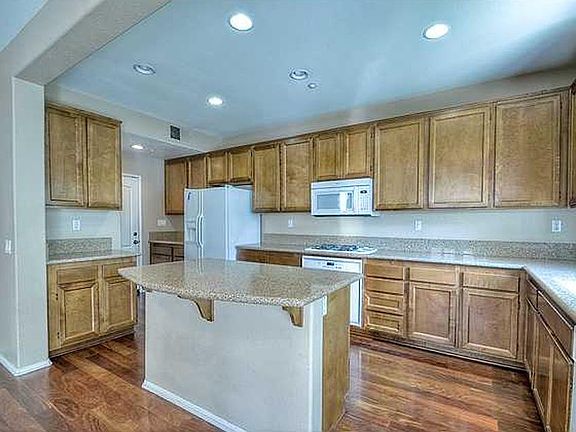 3rd image of 16440 Snowbells Ln
