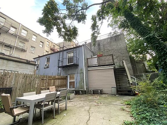 4th image of 315 6th Ave #1REAR