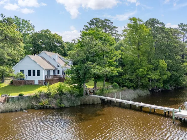 9 Creekside Woods Court, Swansboro, NC 28584