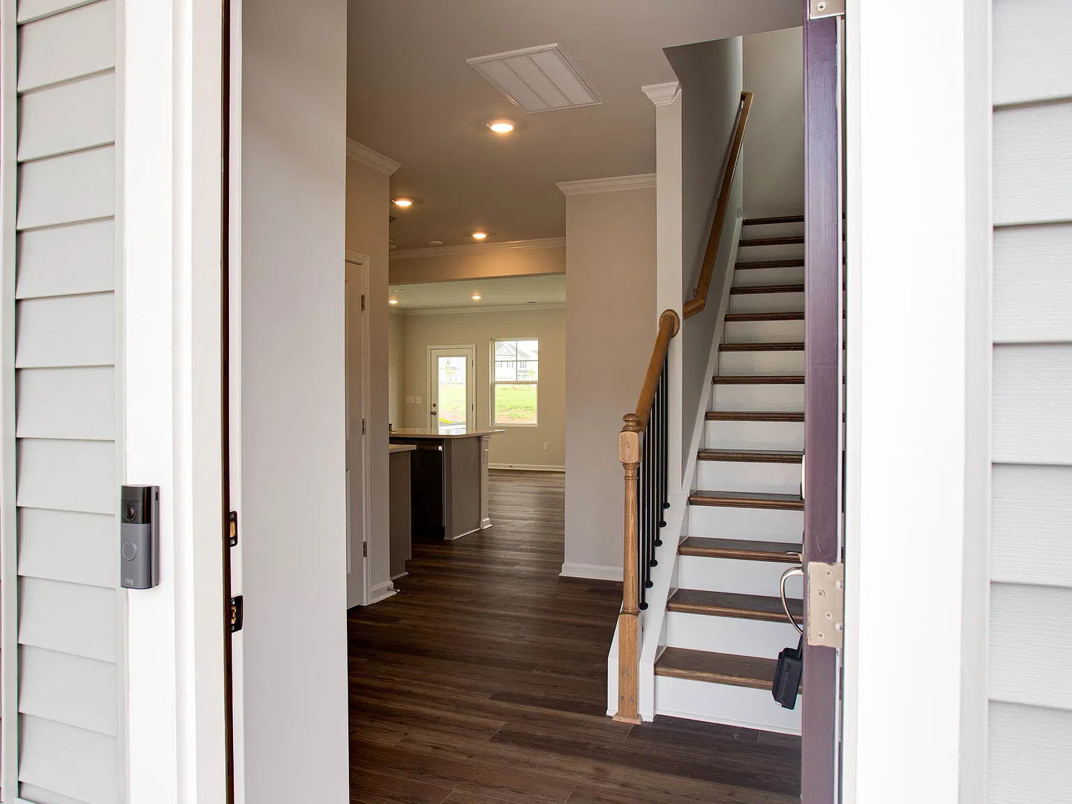 3 bed, 2.5 bath, 1930 sqft, $2,200 — Photo 4