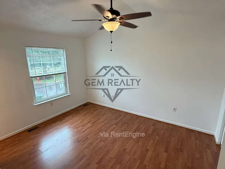 569 Cromwell Ct — Photo 5