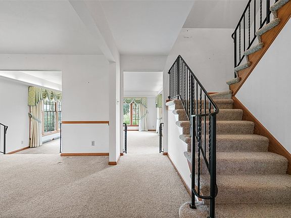 3rd image of 377 Claremont Dr
