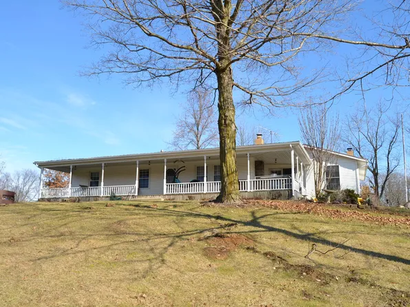 5126 Park Rd, Clinton, IL 61727