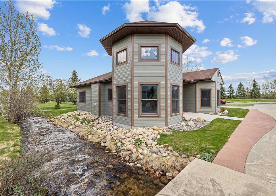1st image of 23 Lindsay Ln