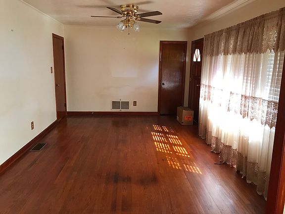 4th image of 2300 Belmont Cir SE