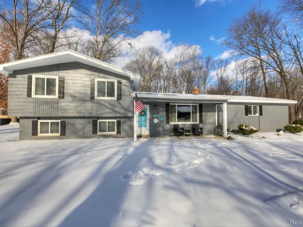 7401 Herbst Rd, Brighton, MI 48114