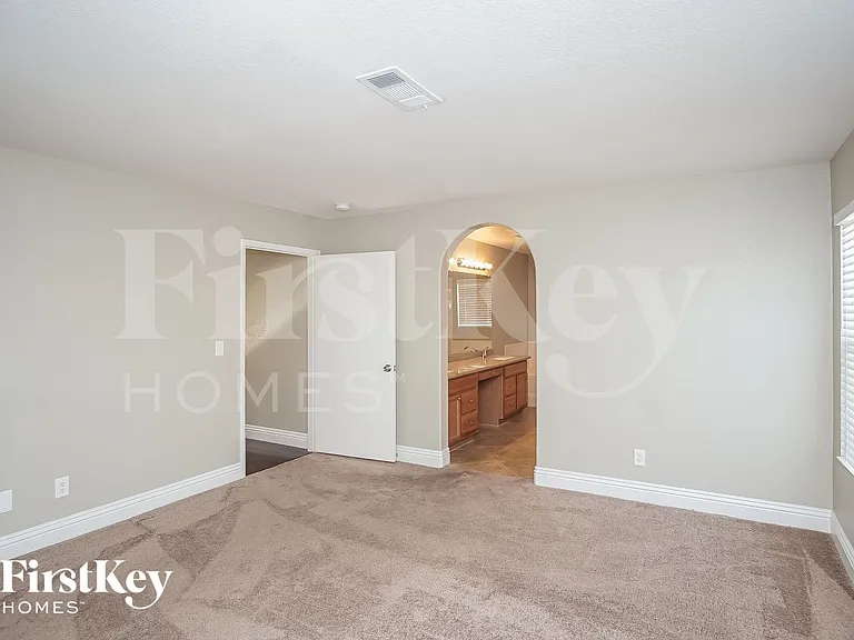5040 Frozen Springs Ct — Photo 9