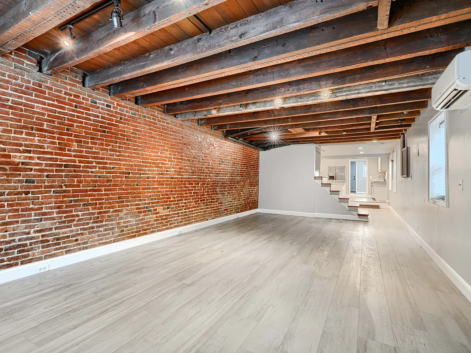 427 S Chester St — Photo 4