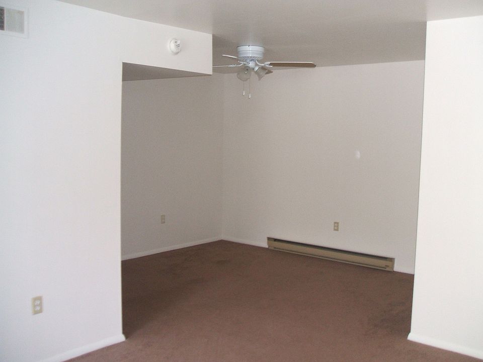 2nd image of 500 Walnut St APT B1