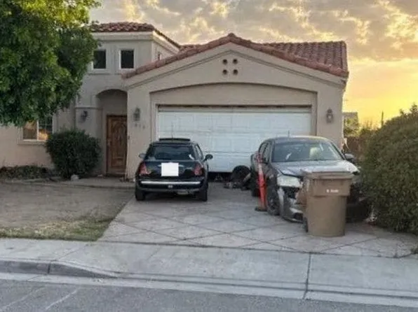 9015 Kellyann St, Bakersfield, CA 93313