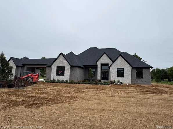 66930 Dorothy Trl, Washington, MI 48095