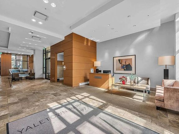 5th image of 977 Mainland St #1408