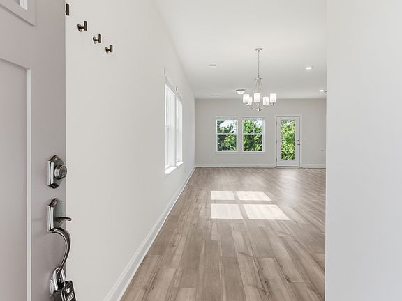 5th image of 862 Longleaf Ln
