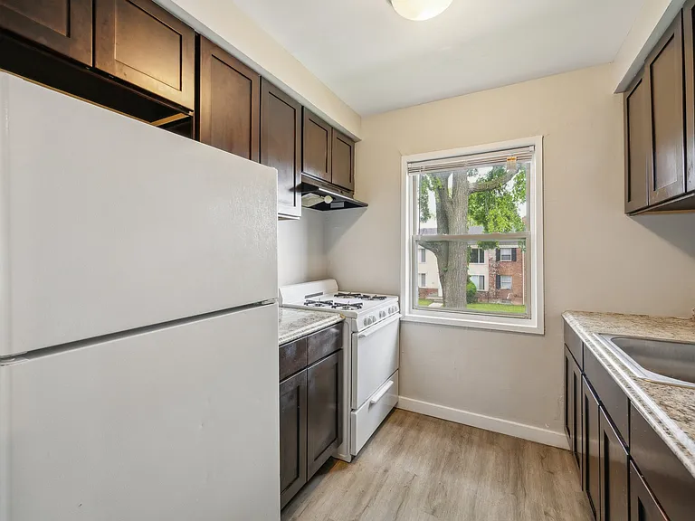 Franklin Village Apartments — Photo 19