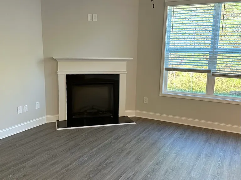 3921 Runnel Hl — Photo 4