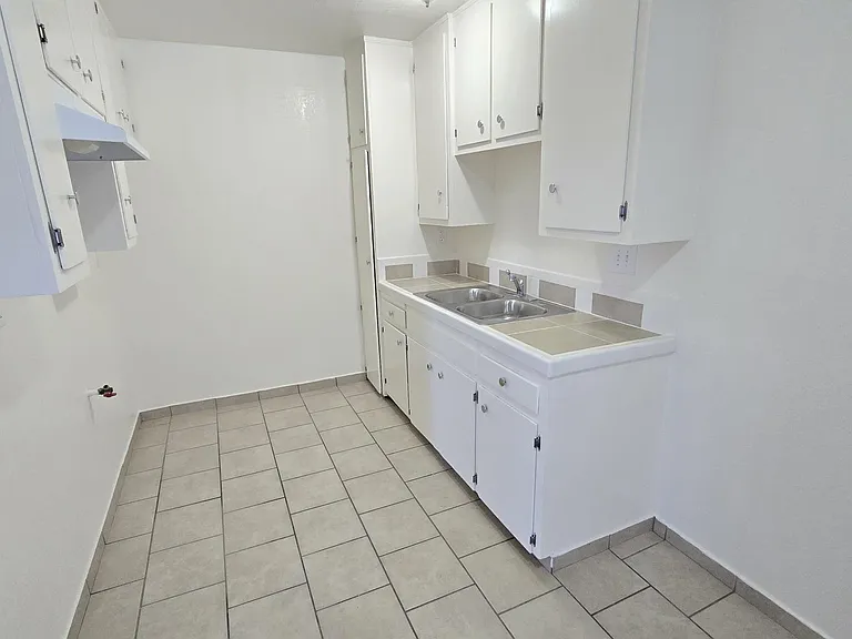 Baldwin Ave. Apartments — Photo 7