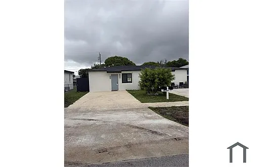 1825 NW 74th Ter #1825 Photo 1
