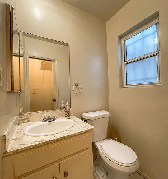 935 N Alfred St #5 — Photo 12