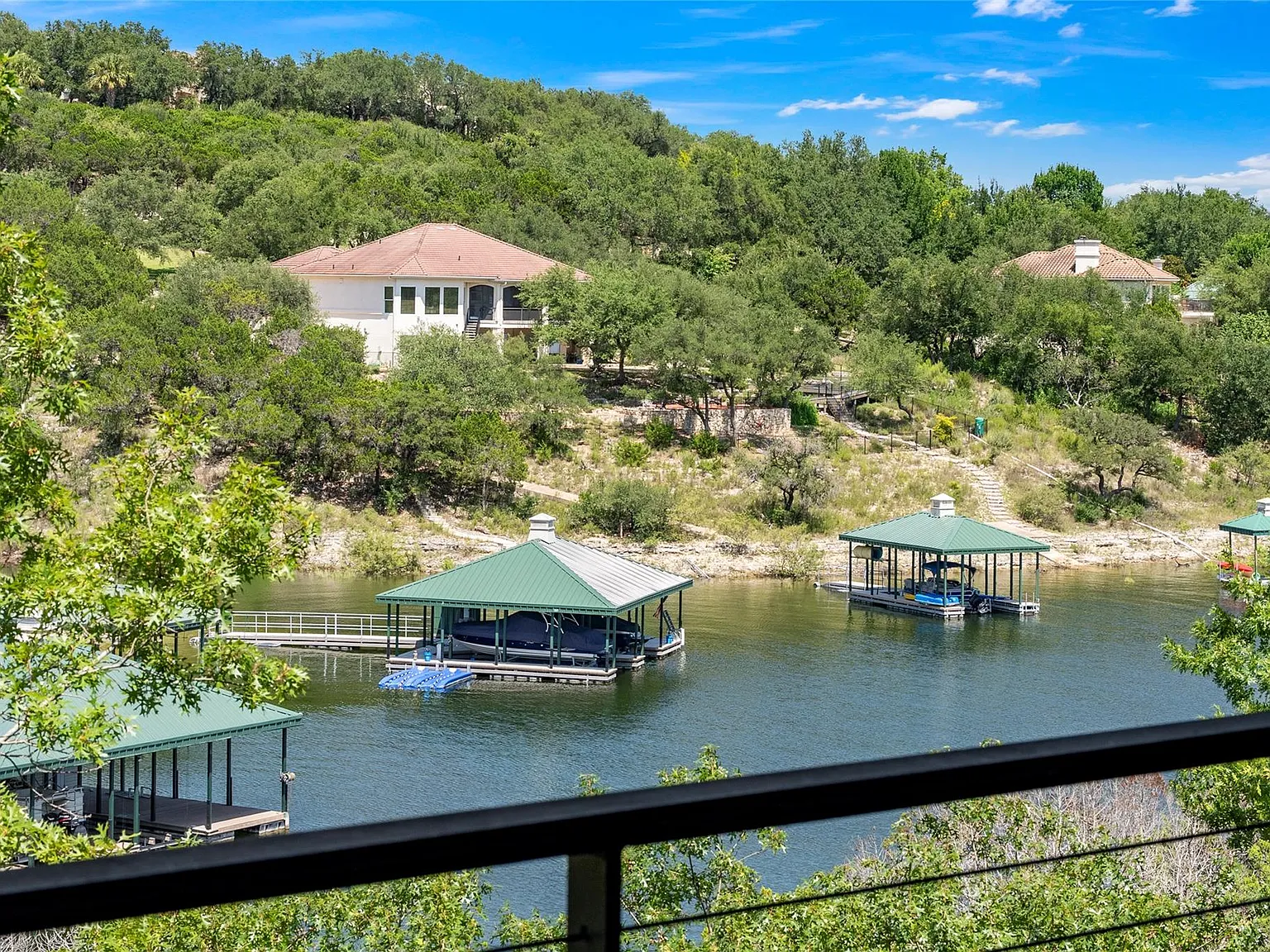 2 bed, 2.5 bath, 1422 sqft, $2,400 — Photo 1
