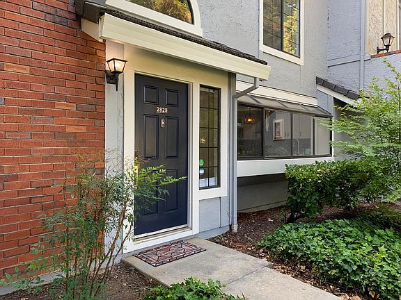 4th image of 2829 Buena Knoll Ct