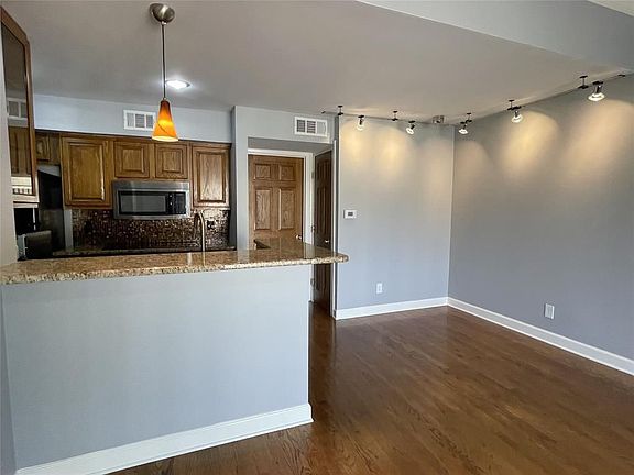 5th image of 3300 Pebblebrook Dr APT 4