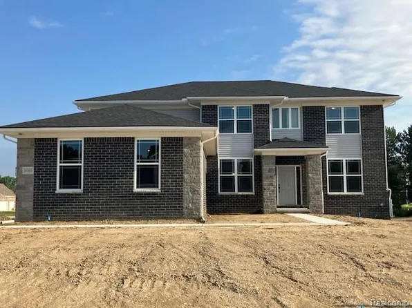 26505 Triple Crown Dr, South Lyon, MI 48178