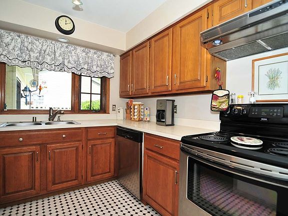 5th image of N108W7234 Poplar Ave
