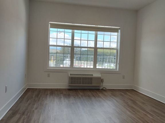 2nd image of 21 Lakeside Ave #105