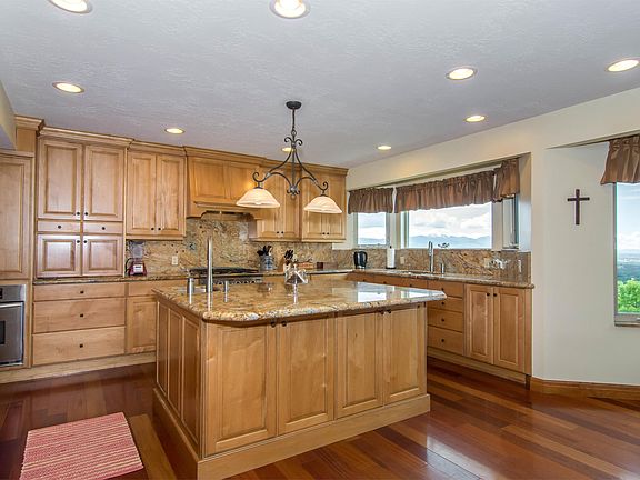 3rd image of 6450 S Canyon Crest Dr