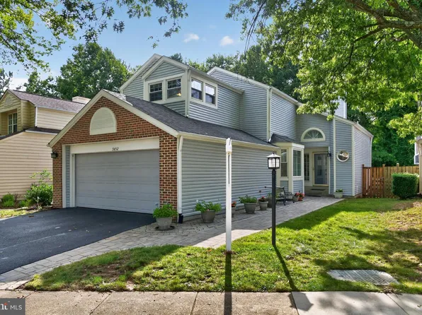 7452 Cross Gate Ln, Alexandria, VA 22315