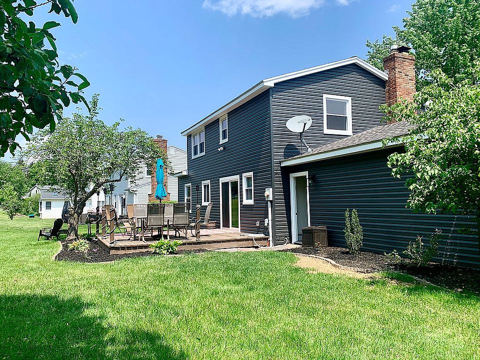 2nd image of 17 Rolling Hill Dr