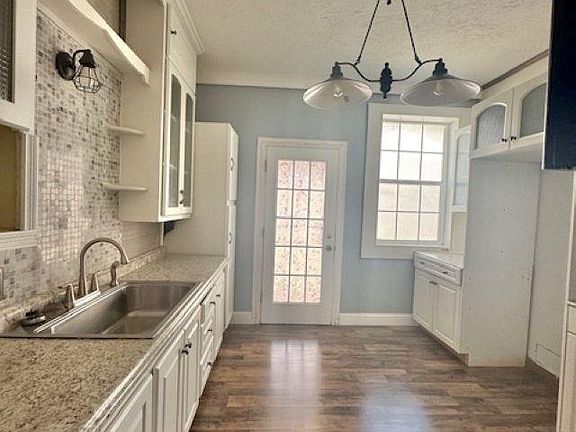 5th image of 2415 Avenue A